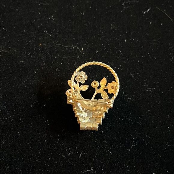 Basket of Flowers Vintage Pin/ brooch - Picture 3 of 3